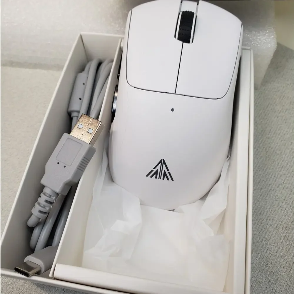 Solakaka SM805 Tri-Mode Lightweight Wireless Gaming Mouse